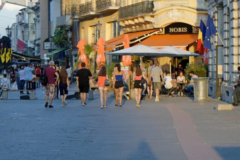 Nowoczesne kawiarnie w Pabianicach – przegląd modnych miejsc