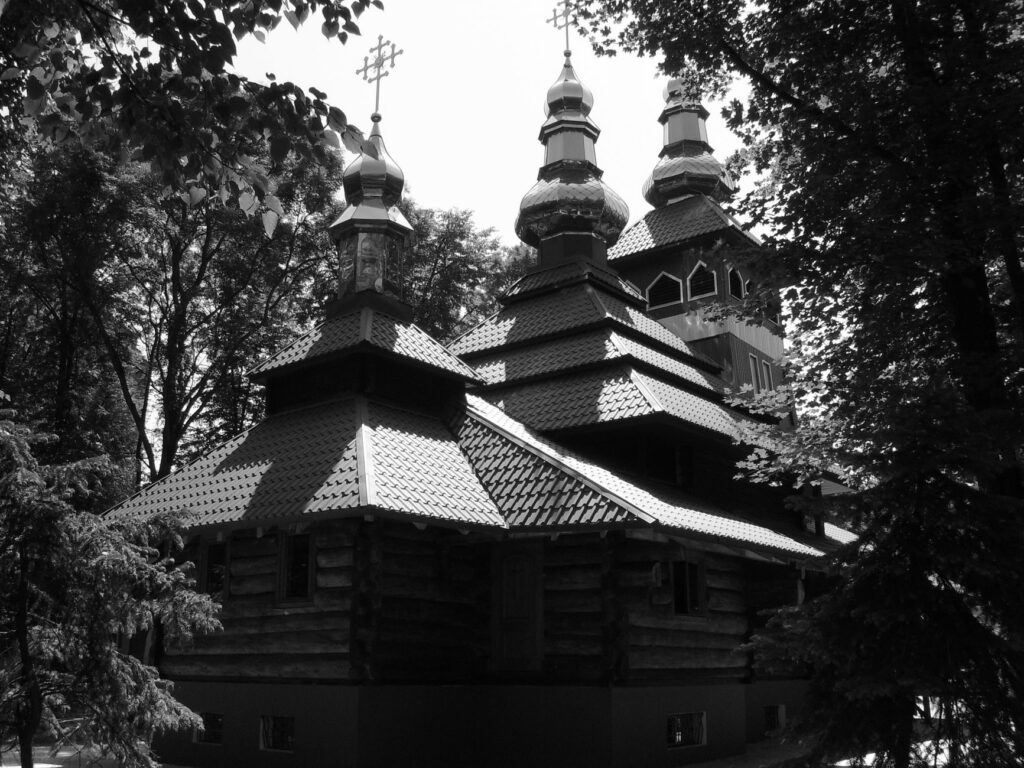 Drewniany kościół św. Marii Magdaleny w Radomsku – bezcenny zabytek architektury drewnianej